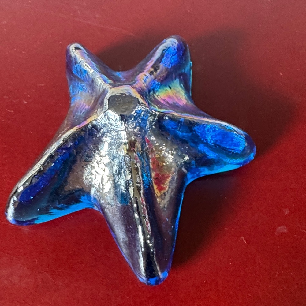 Iridescent Star-Shaped Sculpture - Picture 2 of 4